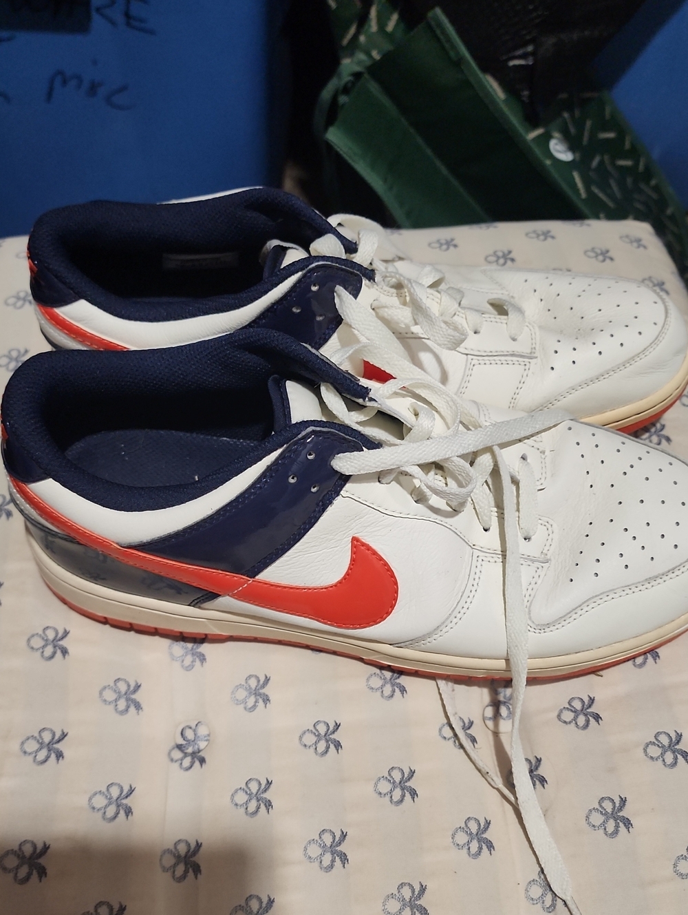 Mens Golf White Leather Sneakers with Red Swoosh and Navy Trim